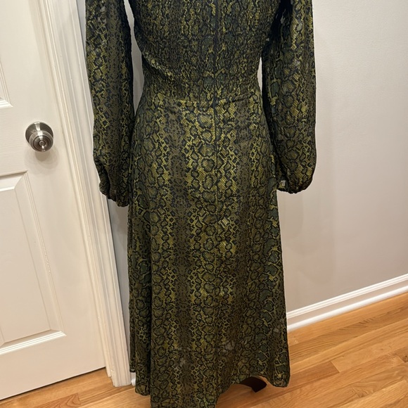 French Connection Aury Smocked Maxi Dress in Green Snakeskin Print/Size 2 - Picture 5 of 6